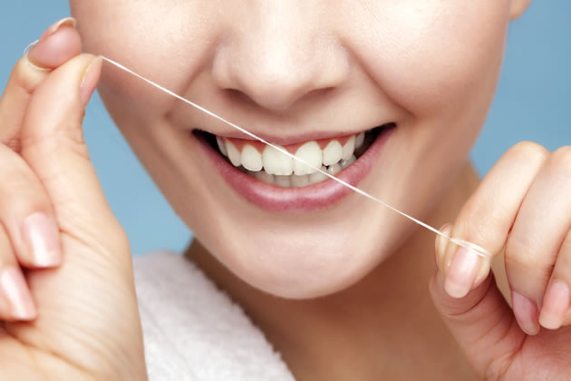 Zahnseide: Die einfache Lösung für ein langes Leben